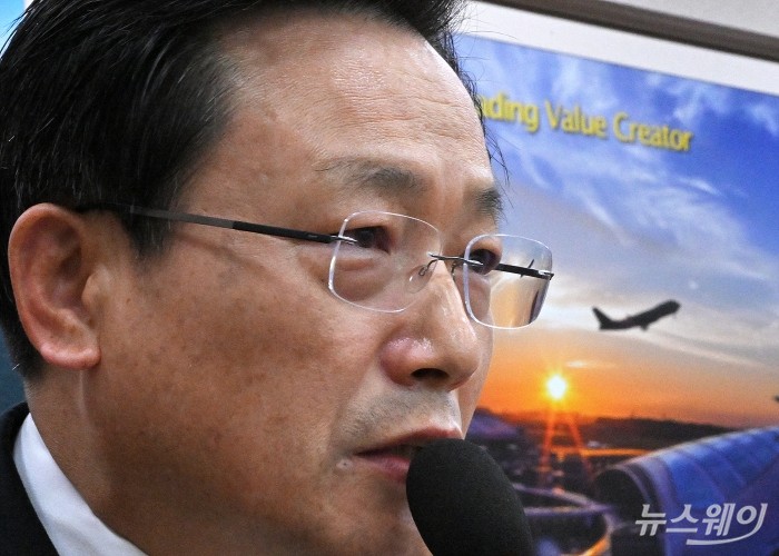 김이배 제주항공 대표가 29일 서울 여의도 국회 국토교통위원회에서 열린  종합국정감사에 출석해 지난해 발생한 12·29 무안국제공항 제주항공 여객기 참사 관련 의원들의 질의에 답하고 있다. 사진=이수길 기자 Leo2004@newsway.co.kr