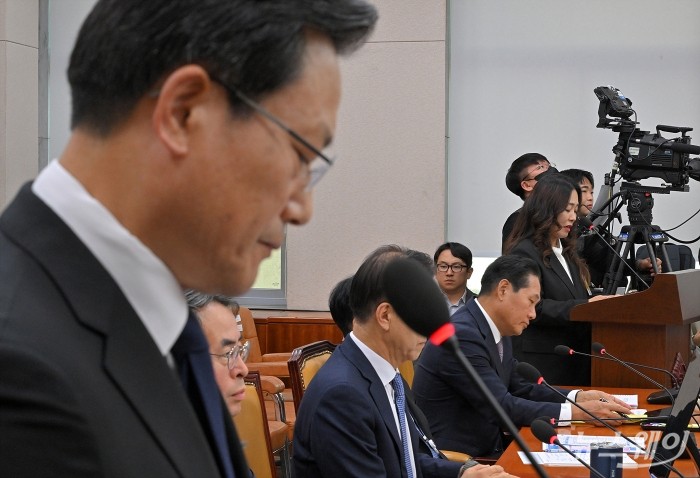 김이배 제주항공 대표가 29일 서울 여의도 국회 국토교통위원회에서 열린  종합국정감사에 출석해 지난해 발생한 12·29 무안국제공항 제주항공 여객기 참사 관련 의원들의 질의에 답하고 있다. 사진=이수길 기자 Leo2004@newsway.co.kr