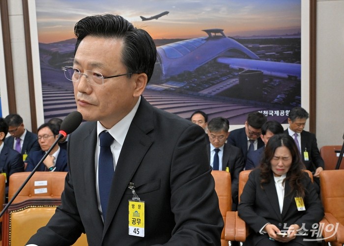 김이배 제주항공 대표가 29일 서울 여의도 국회 국토교통위원회에서 열린  종합국정감사에 출석해 지난해 발생한 12·29 무안국제공항 제주항공 여객기 참사 관련 의원들의 질의에 답하고 있다. 사진=이수길 기자 Leo2004@newsway.co.kr