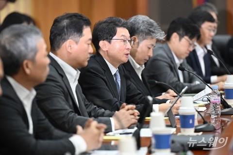 종투사 지정 확대 발표하는 이억원 금융위원장