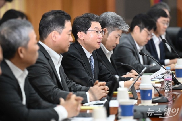 종투사 지정 확대 발표하는 이억원 금융위원장