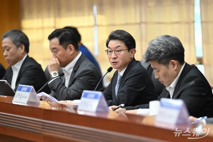 이억원 금융위원장이 30일 오전 서울 여의도 금융투자협회에서 열린 금융투자업계 CEO 간담회에서 모두발언을 하고 있다. 사진=강민석 기자 kms@newsway.co.kr