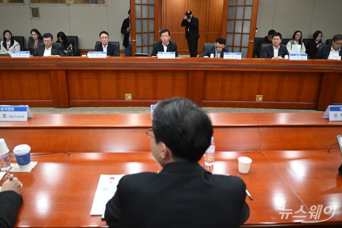 서유석 금융투자협회장이 30일 오전 서울 여의도 금융투자협회에서 열린 금융투자업계 CEO 간담회에서 모두발언을 하고 있다. 사진=강민석 기자 kms@newsway.co.kr