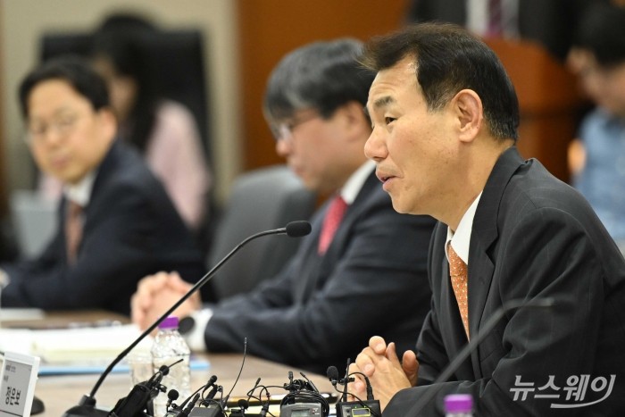 정은보 한국거래소 이사장이 30일 오후 서울 여의도 한국거래소에서 열린 코스피 5000 시대 도약을 위한 시장전문가 간담회에서 발표를 하고 있다. 사진=강민석 기자 kms@newsway.co.kr