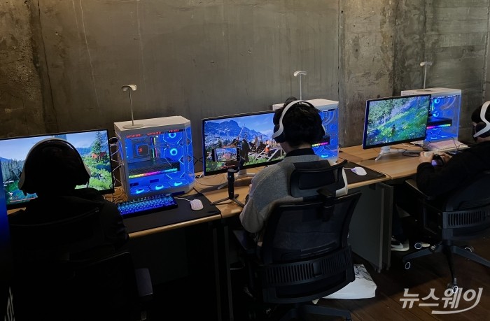 '붉은사막 X AMD 팝업스토어 2025' 2층 시연 공간. 사진=김세현 기자