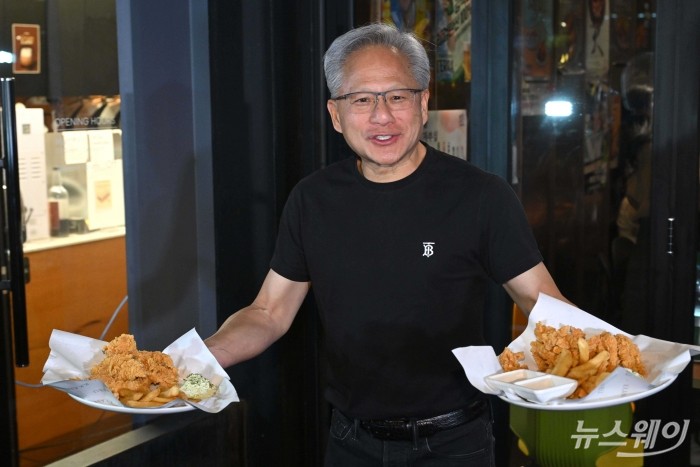 오늘 방한 젠슨 황··· AI 혈맹과 함께하는 4박 5일