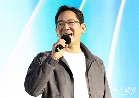 사법 족쇄 벗고 현장으로···이재용 삼성 회장, 대외 리더십 가속