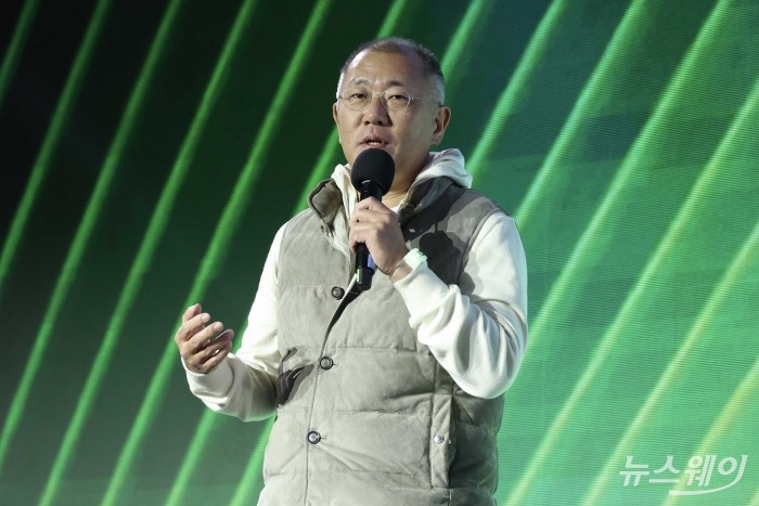 정의선 현대차그룹 회장이 30일 오후 서울 강남구 코엑스광장에서 열린 '엔비디아 지포스 게이머 페스티벌' 본무대에서 인사말을 하고 있다. 사진=강민석 기자 kms@newsway.co.kr