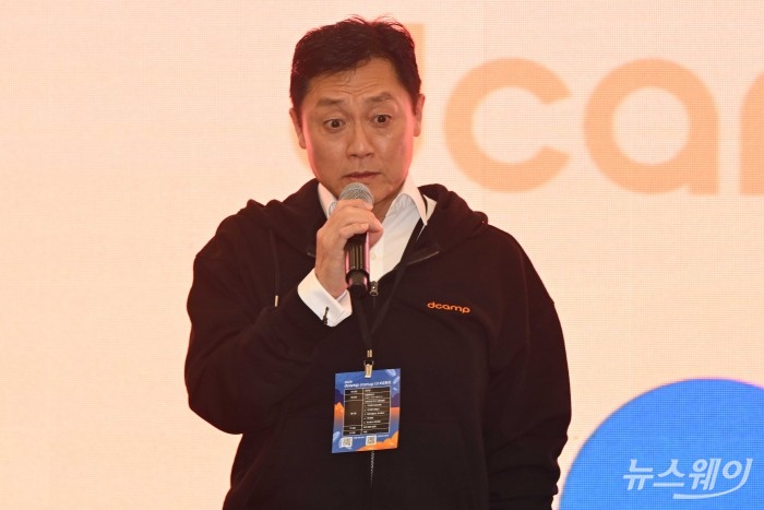 박영훈 디캠프 대표가 31일 오전 서울 마포구 프론트원에서 열린 '스타트업 오픈 이노베이션' 시상식에서 수상자 발표를 하고 있다. 사진=강민석 기자 kms@newsway.co.kr