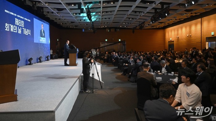 최운열 한국공인회계사회장이 31일 오후 서울 여의도 FKI타워에서 열린 회계의 날 기념식에서 축사를 하고 있다. 사진=강민석 기자 kms@newsway.co.kr