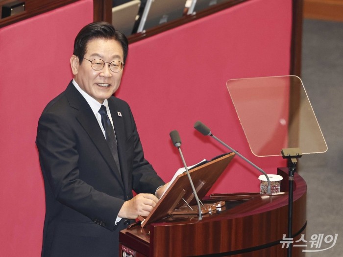 이재명 대통령이 4일 오전 서울 여의도 국회에서 728조 원 규모의 내년도 정부 예산안에 대한 시정연설을 하고 있다. 사진=국회사진기자단