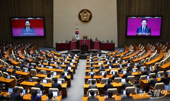 이재명 대통령이 4일 오전 서울 여의도 국회 본회의장에서 728조 원 규모의 내년도 정부 예산안에 대한 시정연설을 하고 있다. 사진=국회사진기자단