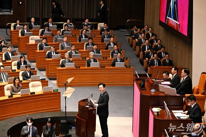 이재명 대통령이 4일 오전 서울 여의도 국회 본회의장에서 728조 원 규모의 내년도 정부 예산안에 대한 시정연설을 하고 있다. 사진=국회사진기자단