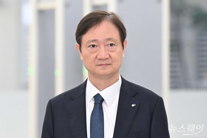 이찬진 금융감독원장이 5일 오전 서울 여의도 금융감독원 본원에서 열린 금감원 경영진 '금융민원 상담 Day'에 참석하고자 상담장으로 들어서고 있다. 사진=강민석 기자 kms@newsway.co.kr