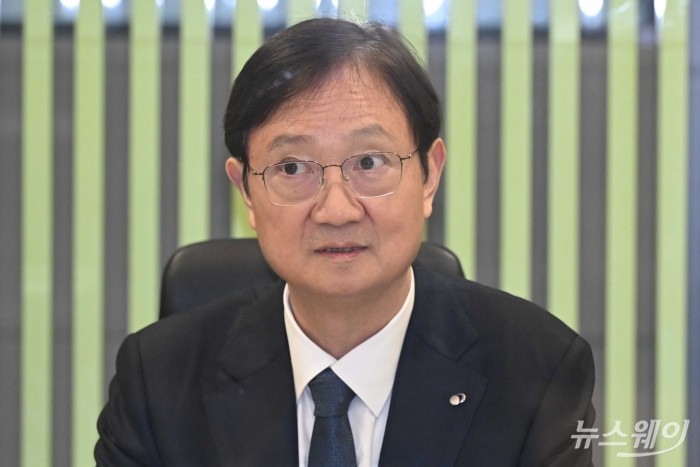 이찬진 금융감독원장이 5일 오전 서울 여의도 금융감독원 본원에서 열린 금감원 경영진 '금융민원 상담 Day'에 참석해 민원인을 대기하고 있다. 사진=강민석 기자 kms@newsway.co.kr