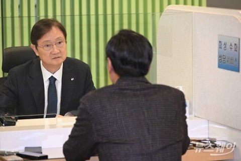 &quot;안전한 상품이라 믿었는데···&quot; 민원인 직접 만난 이찬진 금감원장
