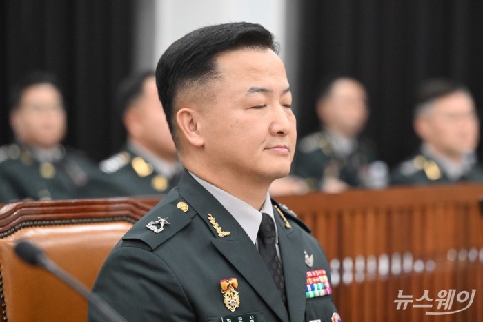 편무삼 국군방첩사령관 직무대리가 5일 오후 서울 여의도 국회 정보위원회에서 열린 국군방첩사령부에 대한 2025년도 국정감사에 출석해 자리에 앉아 잠시 눈을 감고 있다. 사진=강민석 기자 kms@newsway.co.kr