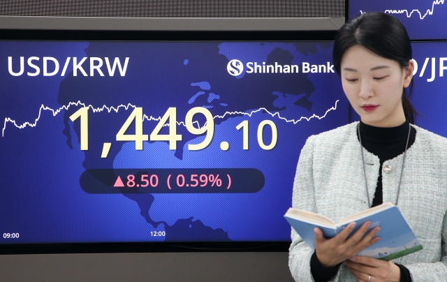 불확실성에 치솟는 원·달러 환율 '비상'···"연말 1500원 가나"