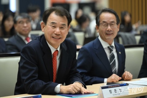 '코스피 5000 시대 도약'에 미소 짓는 정은보 이사장·강준현 간사