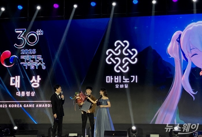 넥슨 데브캣스튜디오의 '마비노기 모바일'이 2025 대한민국 게임대상을 수상했다. 수상소감을 발표하고 있는 김동건 데브캣스튜디오 대표. 사진=김세현 기자