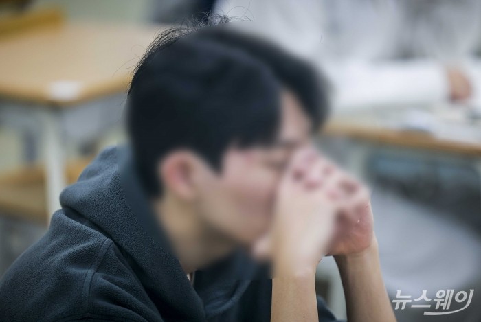 2026학년도 대학수학능력시험(수능)이 치러진 13일 서울 용산구 용산고등학교에서 수험생들이 시험을 준비하고 있다. 사진=사진공동취재단