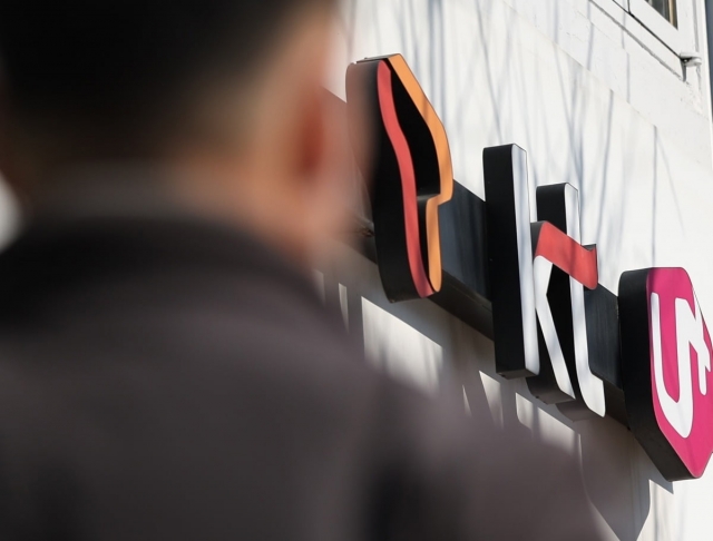 '해킹 충격파' SKT·KT, 지원금↓···나홀로 노젓는 LGU+