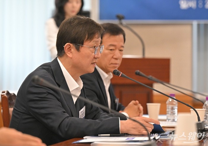 이찬진 금융감독원장이 13일 서울 영등포구 여의도 금융감독원에서 열린 '금융소비자보호 중심의 금융감독 전환을 위한 금융소비자보호 토론회: 금융투자상품 설계·판매 단계의 소비자보호 실효성 강화 방안'에서 발언하고 있다. 사진=이수길 기자 Leo2004@newsway.co.kr