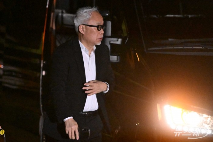 최주선 삼성SDI 대표이사가 13일 오후 서울 용산구 한남동 승지원으로 향하고 있다. 사진=강민석 기자 kms@newsway.co.kr