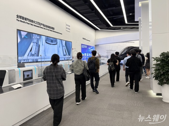 BYD 본사 내 전시관. 사진=황예인 기자