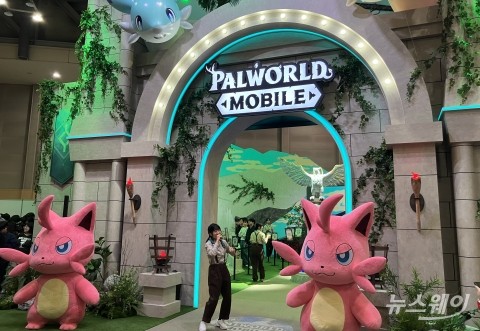 [지스타2025]&quot;팰과 함께 모험 떠나자&quot;···크래프톤 부스 흥행몰이