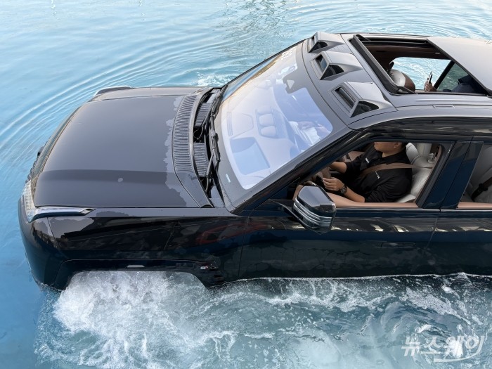 BYD 서킷 수상 부유 구역(양왕 U8 모델). 사진=황예인 기자