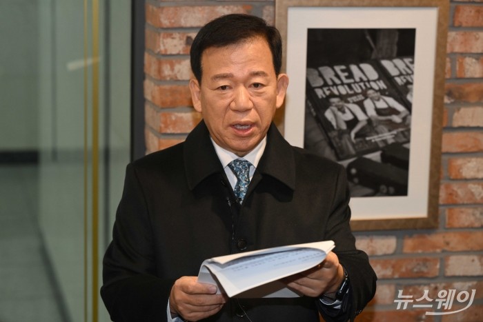 서유석 금융투자협회 회장이 17일 오전 서울 여의도 한 카페에서 '제7대 금융투자협회장 선거 출마' 관련 입장을 밝히고 있다. 사진=강민석 기자 kms@newsway.co.kr