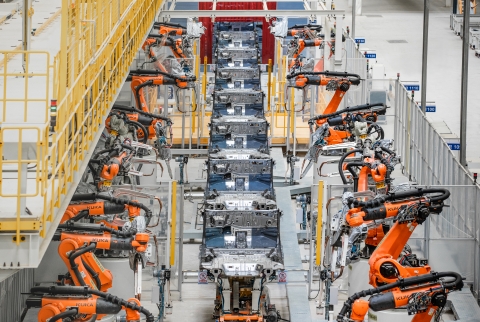 1분마다 전기차 한 대 '뚝딱'···자동화 가득 찬 BYD 정저우 공장