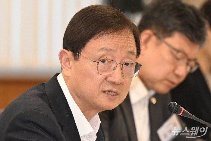 이찬진 금융감독원장이 18일 오후 서울 여의도 금융감독원에서 열린 금융소비자보호 2차 토론회에서 개회사를 하고 있다. 사진=강민석 기자 kms@newsway.co.kr