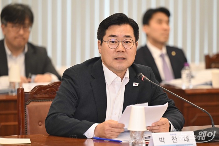 박찬대 더불어민주당 의원이 18일 오후 서울 여의도 금융감독원에서 열린 금융소비자보호 2차 토론회에서 축사를 하고 있다. 사진=강민석 기자 kms@newsway.co.kr