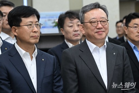 미소 짓는 정상혁 신한은행장