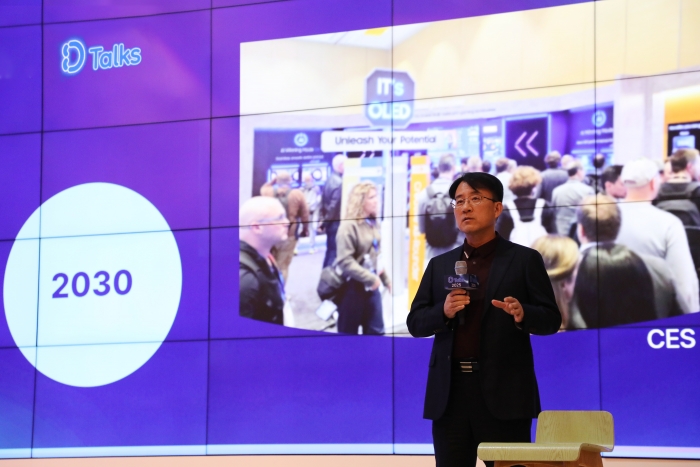 19일 아산캠퍼스에서 열린 삼성디스플레이 사내소통행사에서 이청 대표이사 사장이 직원들에게 경영현황에 대해 설명하고 있다. 사진=삼성디스플레이 제공