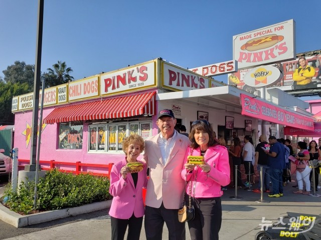 LA 전설의 맛이 한국으로...'핑크스 핫도그', 더현대 서울에 1호점 연다