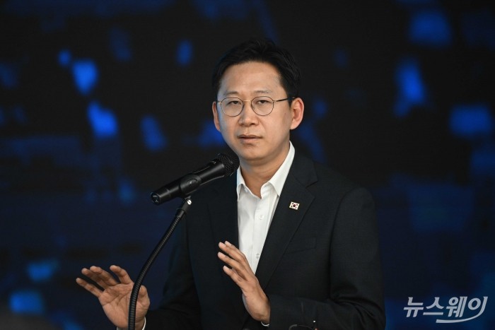 배경훈 부총리 겸 과학기술정보통신부 장관이 20일 오후 경기 성남시 HD현대글로벌R&D센터에서 열린 조선해양 산업 AI 업무 협약식에서 축사를 하고 있다. 사진=강민석 기자 kms@newsway.co.kr