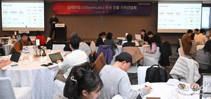 마티 스타니셰프스키 일레븐랩스 공동창업자가 21일 오전 서울 서초구 JW메리어트에서 열린 일레븐랩스 한국시장 진출 기자간담회에서 '자사의 창업 스토리 및 차세대 인터페이스로서의 보이스' 주제로 발표하고 있다. 사진=강민석 기자 kms@newsway.co.kr