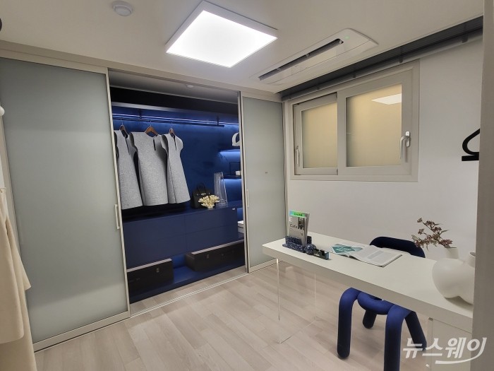 경기도 의왕시 고천동 '의왕시청역 SK뷰 아이파크' 모델하우스 내에 마련된 전용면적 46㎡타입 침실 모습. 사진=이재성 기자