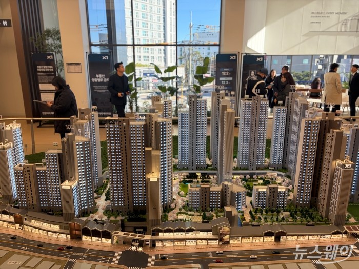 GS건설 '안양자이 헤리티온' 모델하우스에 마련된 단지 모형도. 사진=박상훈 기자