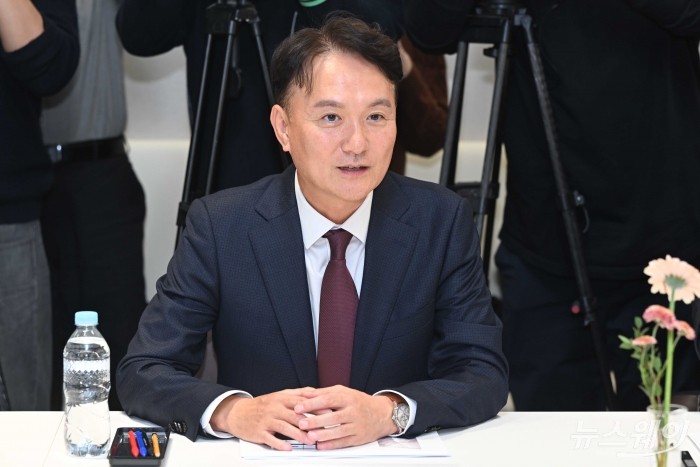 엄주성 키움증권 대표이사가 24일 오후 서울 여의도 키움증권 본점 회의실에서 열린 벤처기업 대표 화상 간담회에서 발언을 하고 있다. 사진=강민석 기자 kms@newsway.co.kr