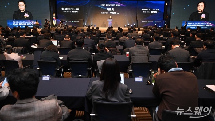 한성숙 중소벤처기업부 장관이 25일 오후 서울 여의도 중소기업중앙회에서 열린 동반성장으로 그리는 미래, 함께 만드는 대한민국 2025 동반성장 주간 기념식에서 격려사를 하고 있다. 사진=강민석 기자 kms@newsway.co.kr