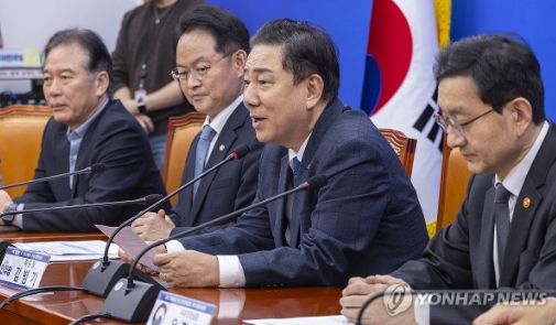 더불어민주당 김병기 원내대표가 25일 국회에서 열린 APEC 성과확산 및 한미관세협상 후속지원위원회 1차 회의에서 발언하고 있다. 사진=연합뉴스