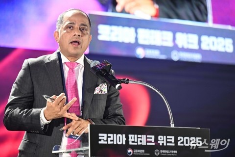 기조연설 하는 솝넨두 모한티 GFTN 최고경영자