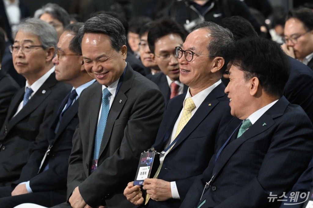 미소짓는 함영주 하나금융지주 회장·양종희 KB금융지주 회장·진옥동 신한금융지주 회장