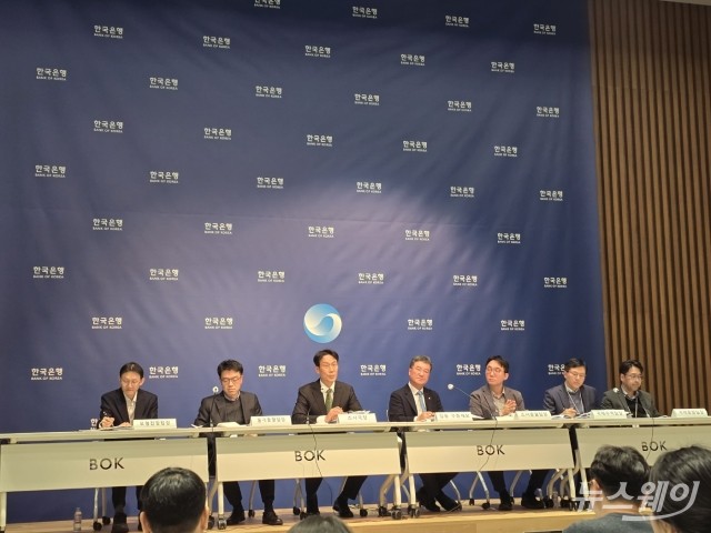 한은 "내년에도 반도체 슈퍼사이클···완연한 경기회복은 아냐"