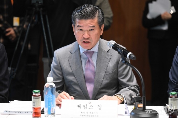 제임스 김 주한미국상공회의소 회장이 28일 오전 서울 여의도 암참에서 열린 국세청-주한미국상공회의소 간담회에서 모두발언을 하고 있다. 사진=강민석 기자 kms@newsway.co.kr