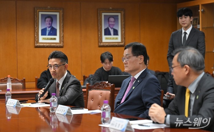 김미섭 미래에셋증권 대표이사 부회장이 28일 서울 여의도 금융감독원에서 열린 '모험자본 생태계와 상생금융 활성화를 위한 중소벤처기업부·금융감독원 업무협약식'에서 업계를 대표해 발언하고 있다. 사진=이수길 기자 Leo2004@newsway.co.kr